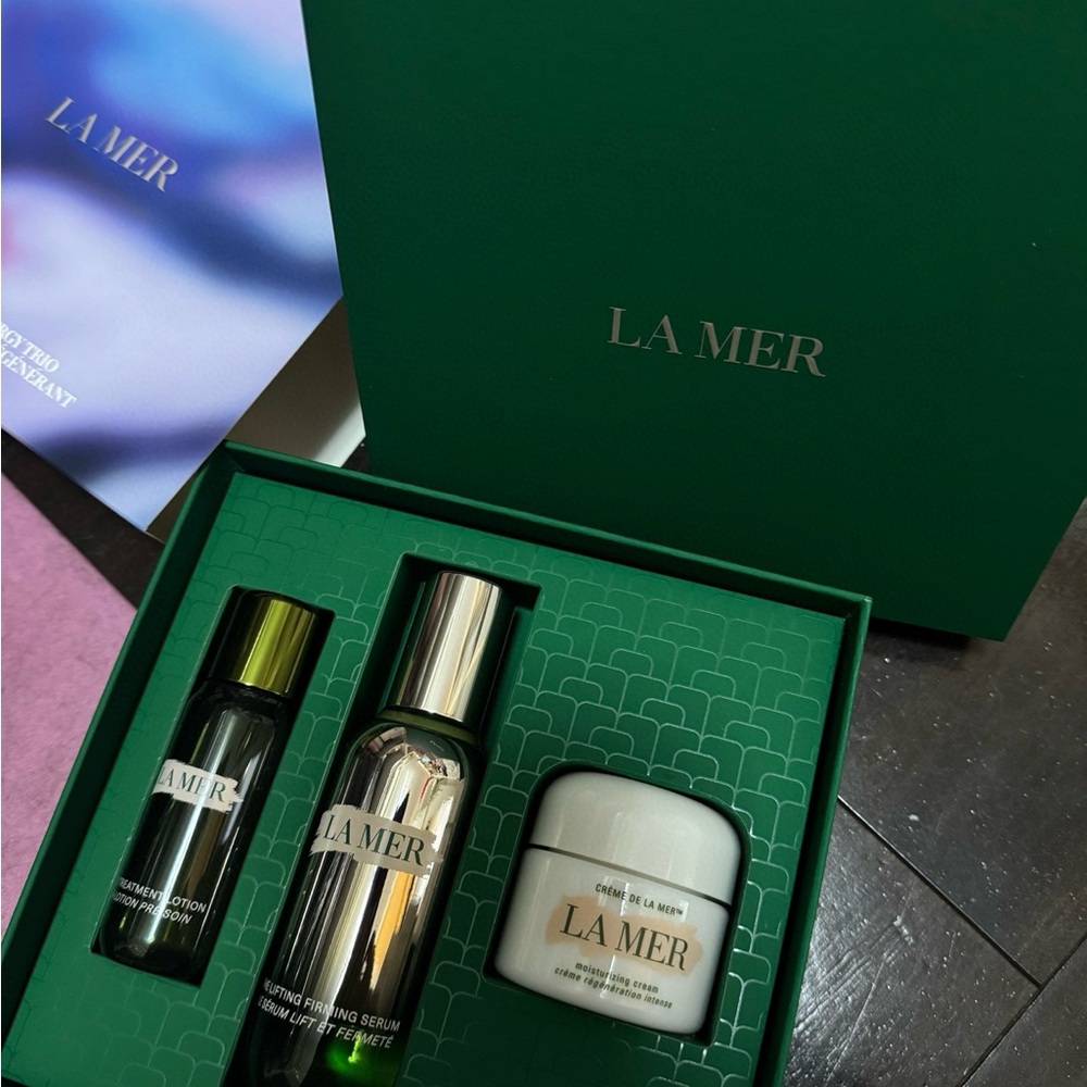 La Mer Firming Serum in Green and Silver Bottle